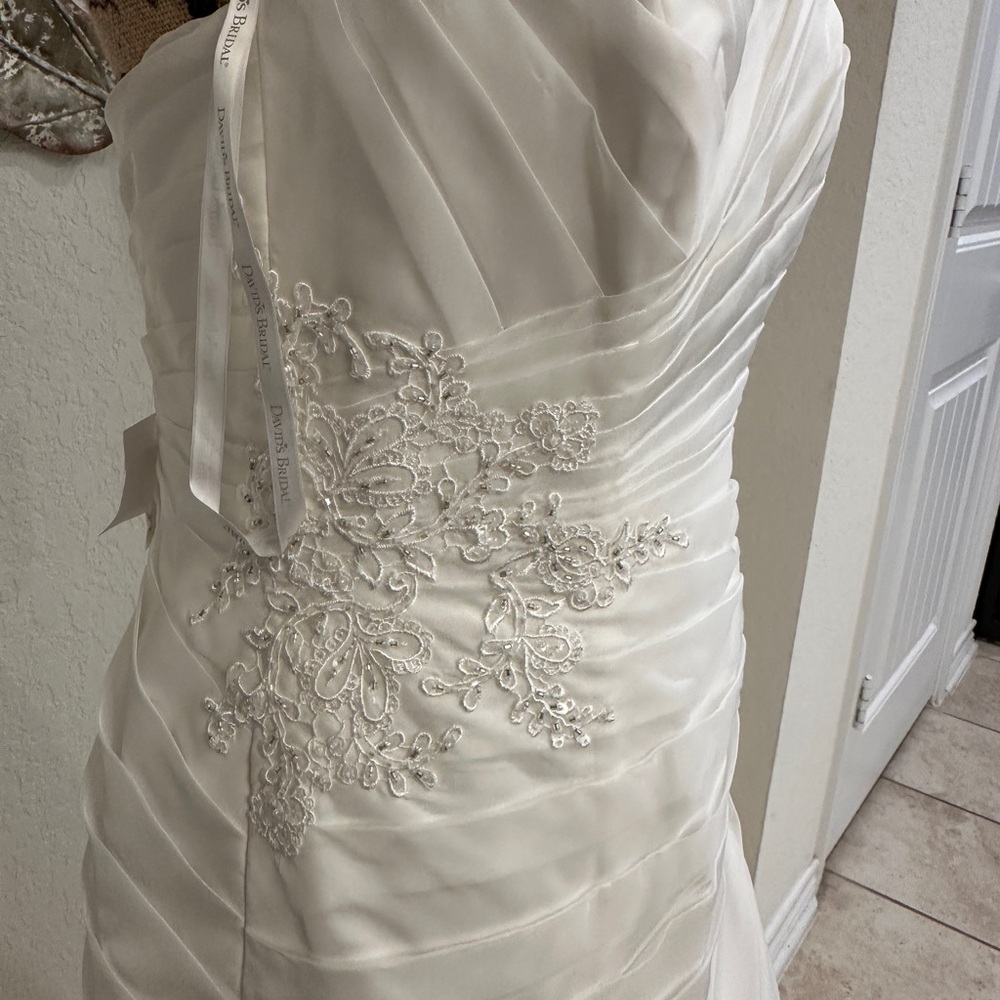 ✨ David’s Bridal Strapless Wedding Gown – NWT | Size 8 | MSRP $699 - Picture 6 of 13